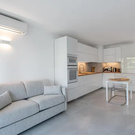 Bright Studio With Pool In